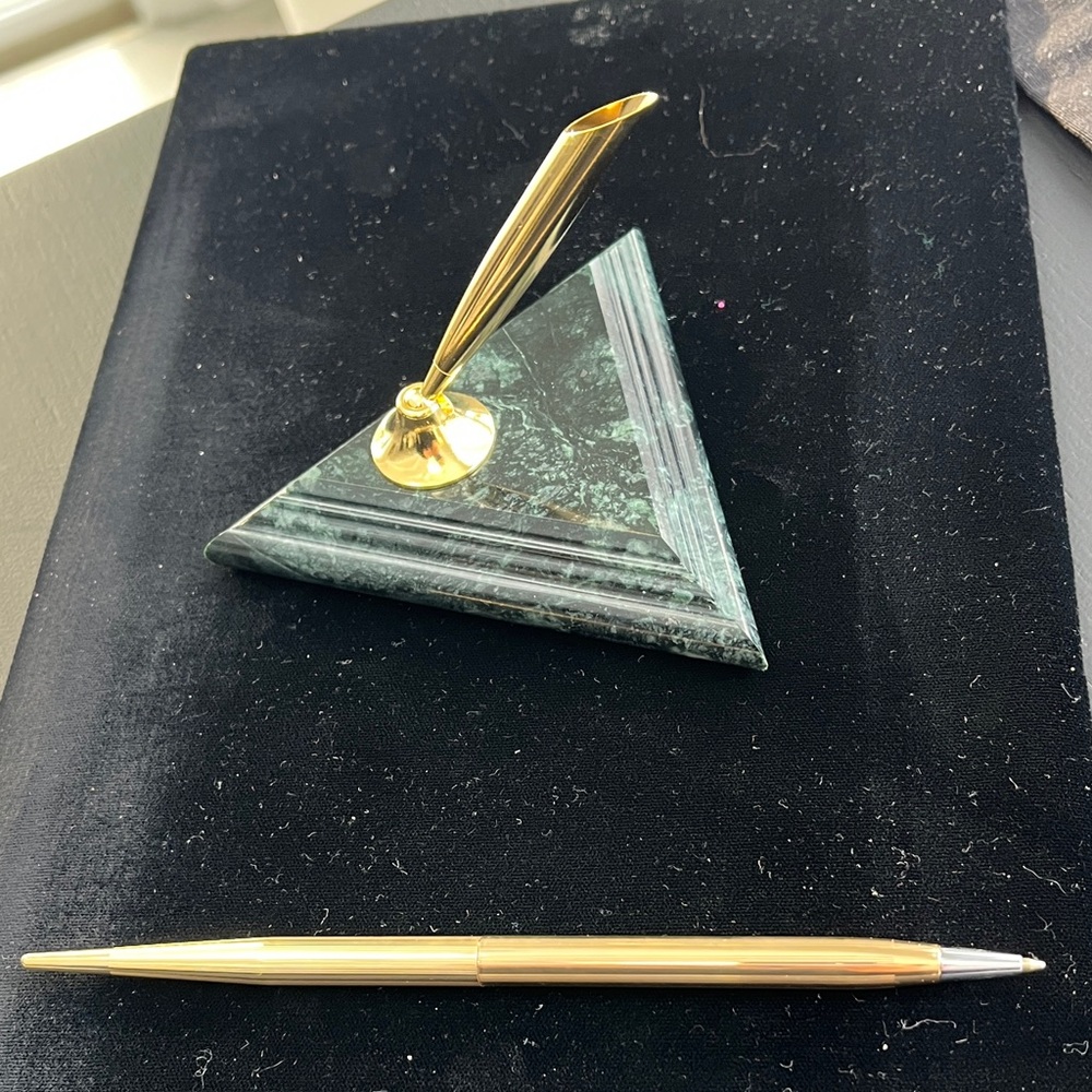 Green Marble Pyramid/ Triangular Pen Holder with Gold Pen brand new